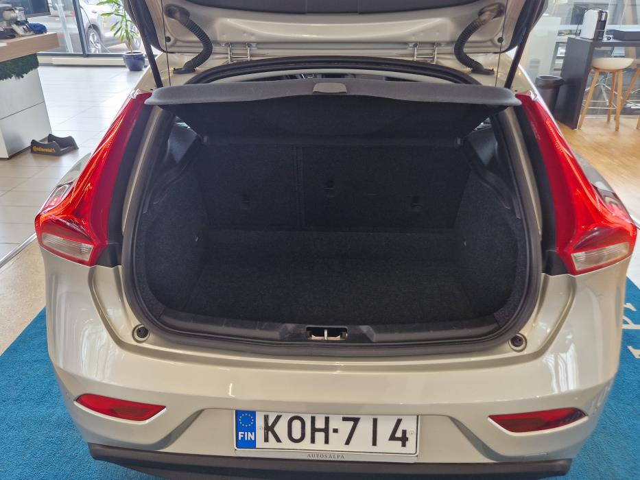 VOLVO V40 2017