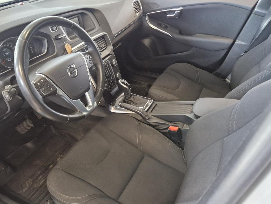 VOLVO V40 2017