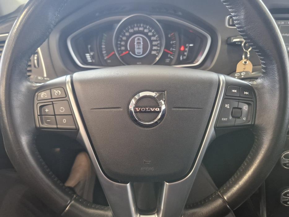 VOLVO V40 2017