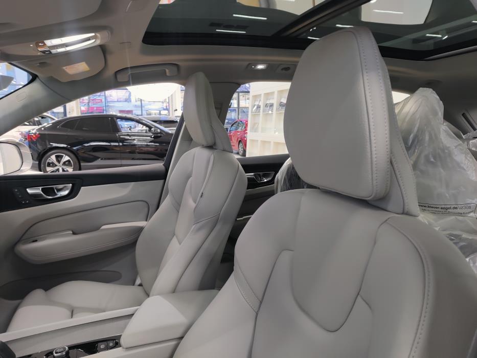 VOLVO XC60 2023