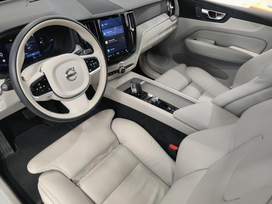 VOLVO XC60 2023