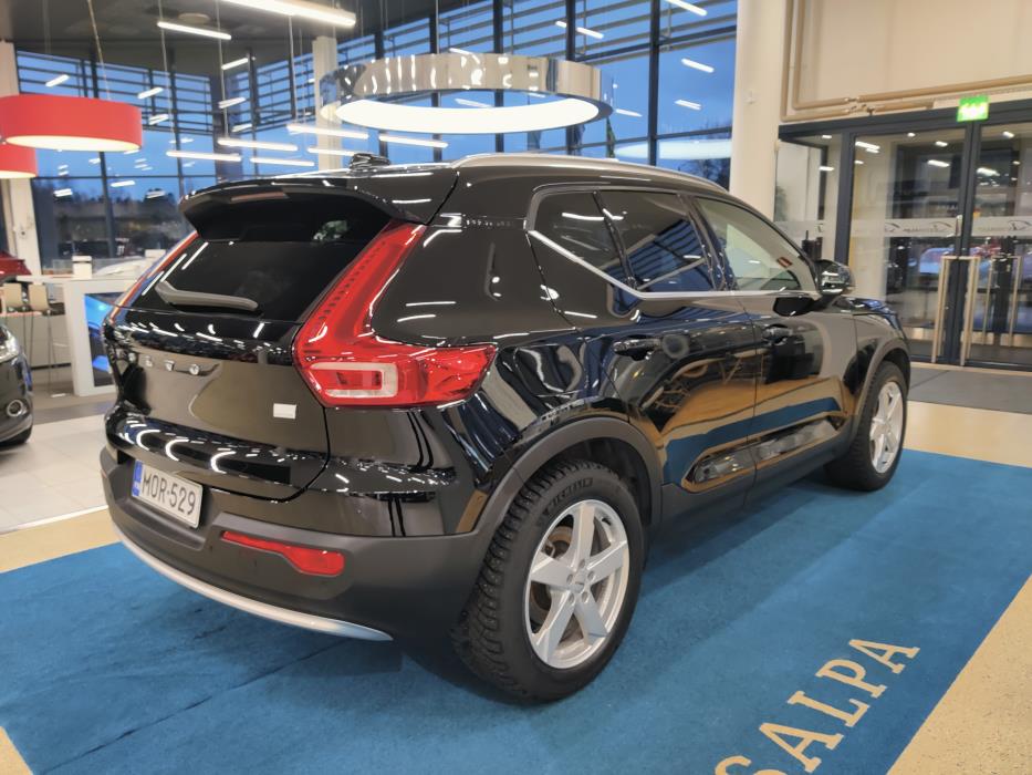 VOLVO XC40 2023