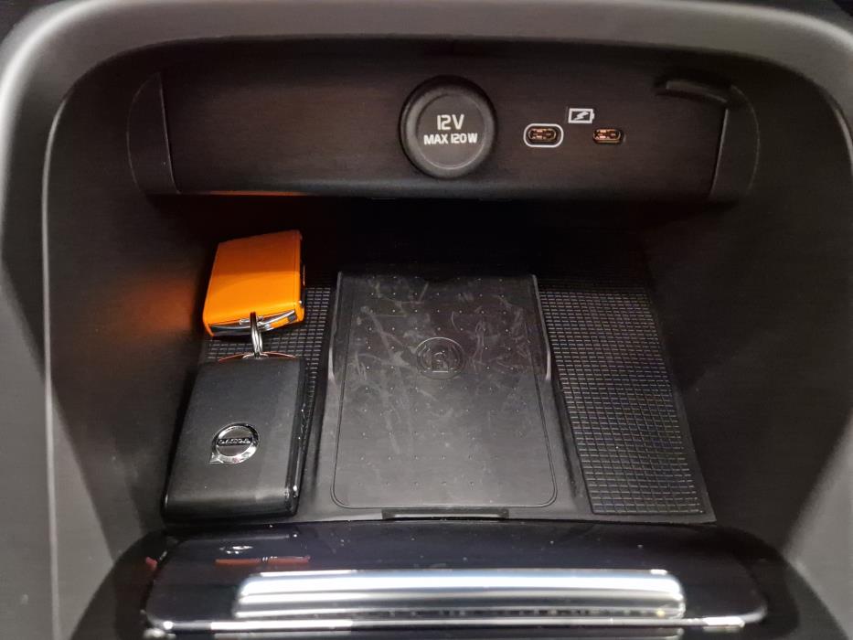VOLVO C40 2023