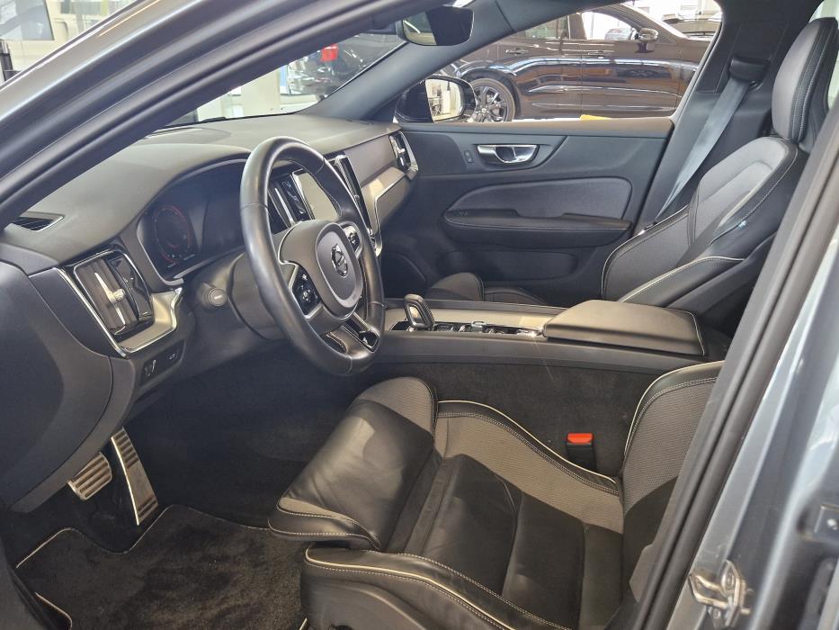 VOLVO V60 2021