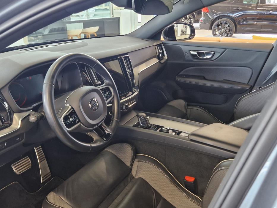 VOLVO V60 2021