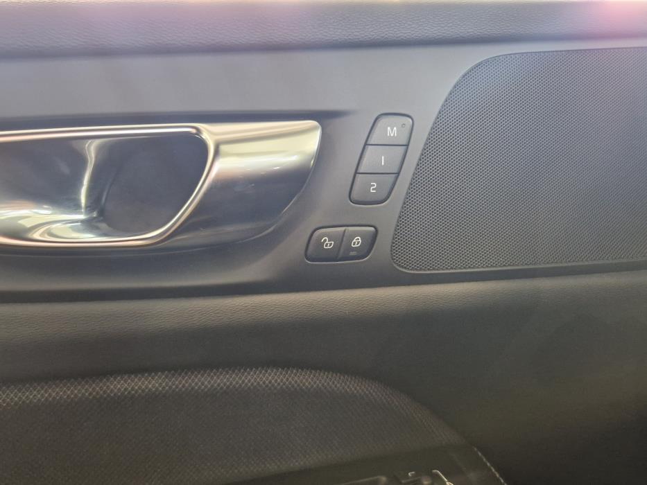 VOLVO V60 2021
