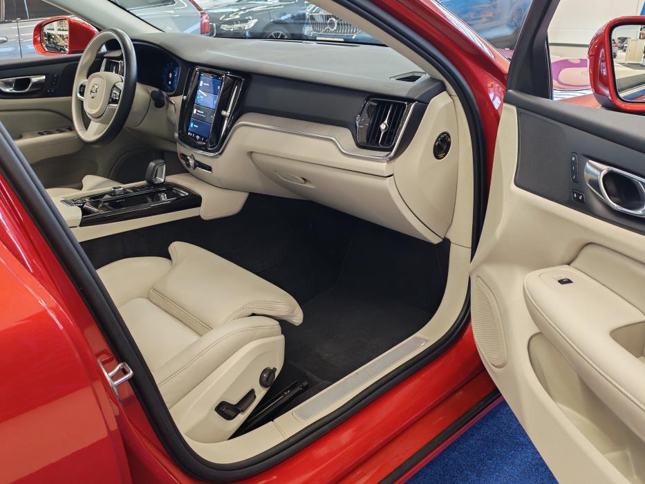 VOLVO S60 2023