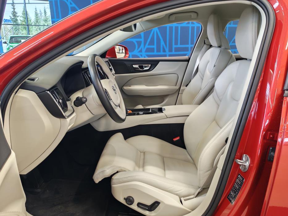 VOLVO S60 2023