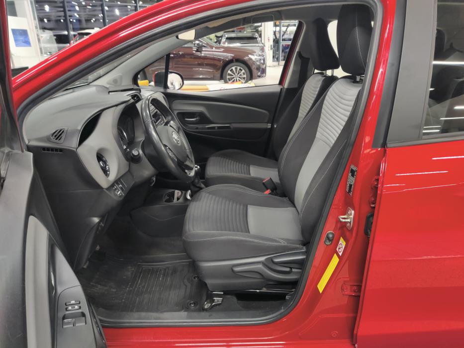 TOYOTA Yaris 2017