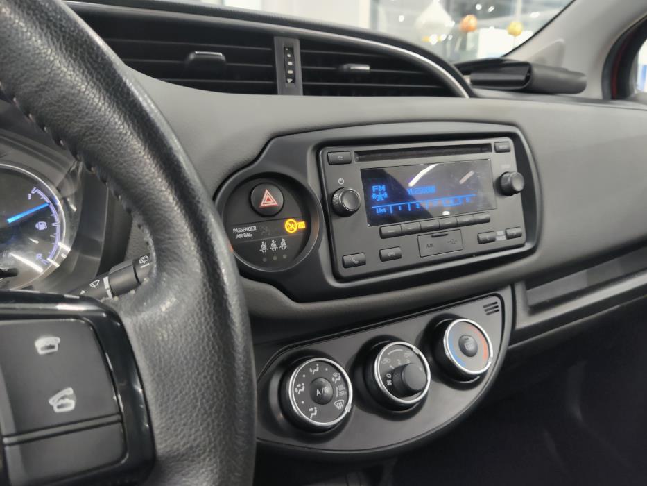 TOYOTA Yaris 2017