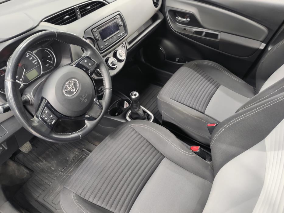 TOYOTA Yaris 2017