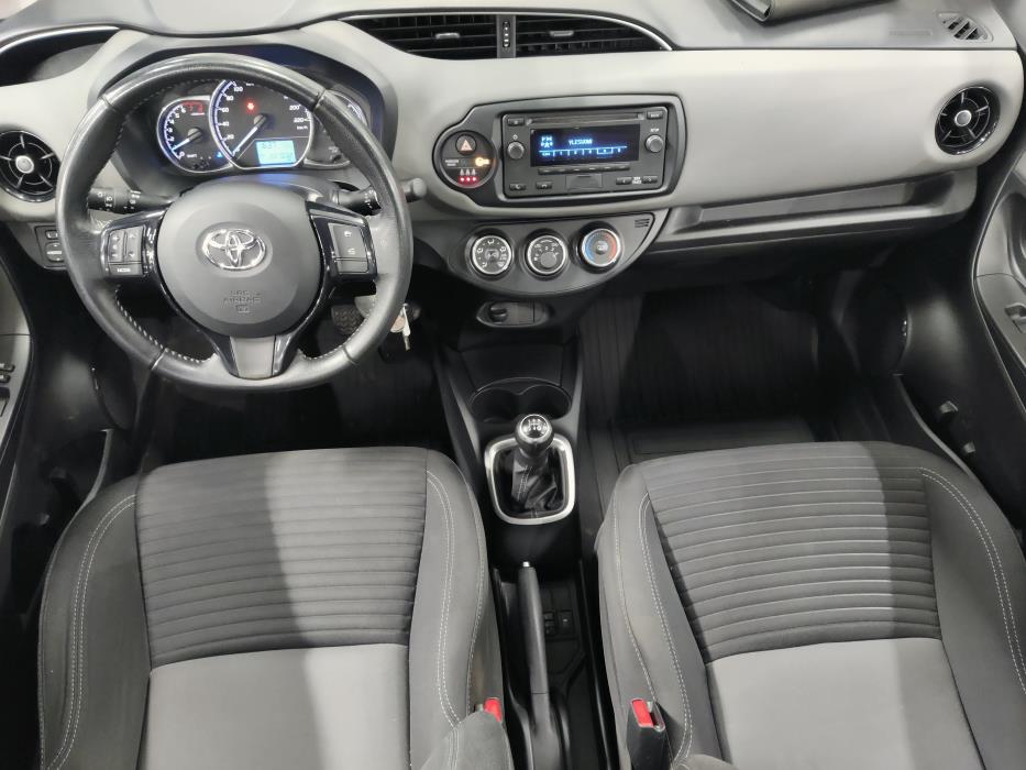 TOYOTA Yaris 2017