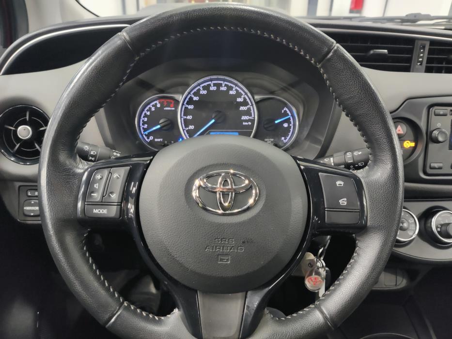 TOYOTA Yaris 2017