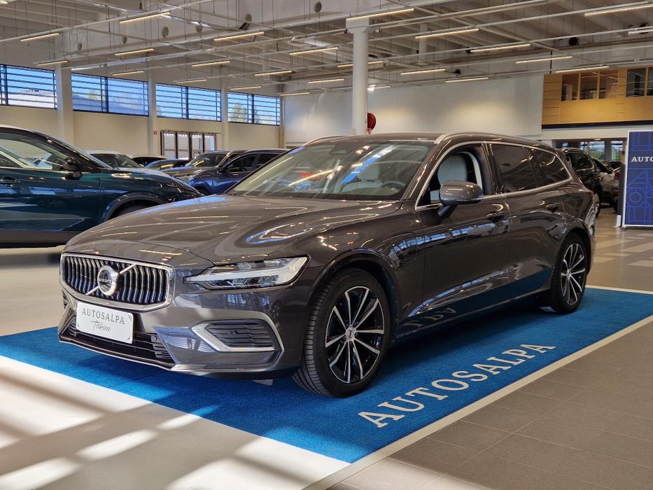 VOLVO V60 2023