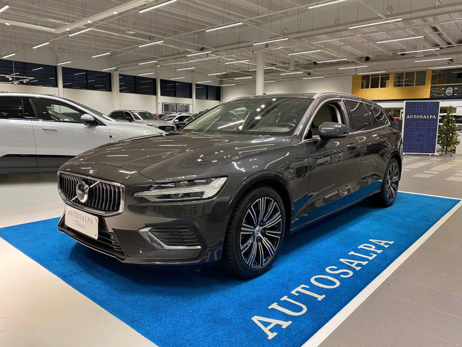 VOLVO V60 2023