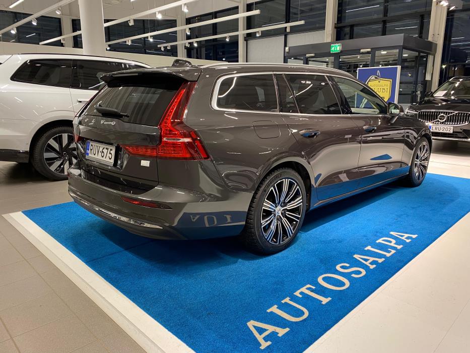 VOLVO V60 2023