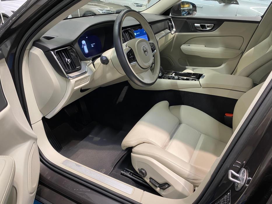 VOLVO V60 2023