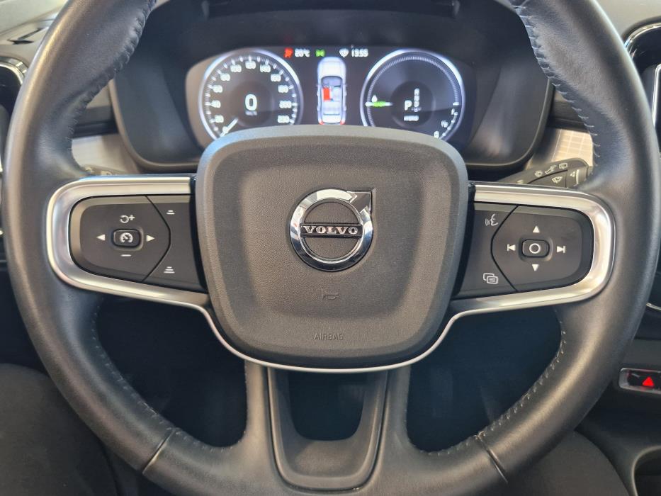 VOLVO XC40 2021