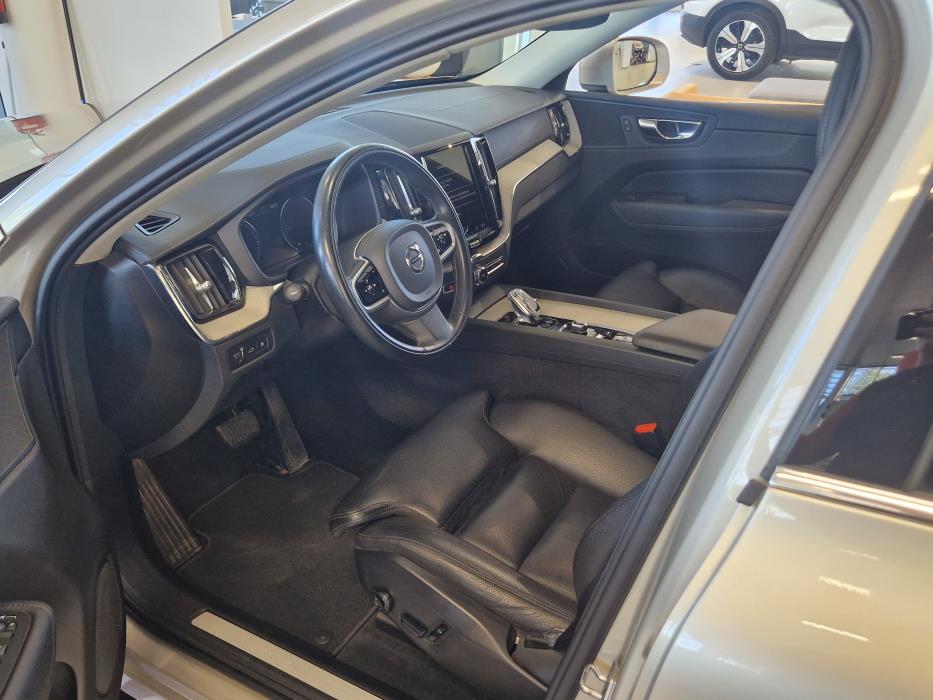 VOLVO XC60 2021