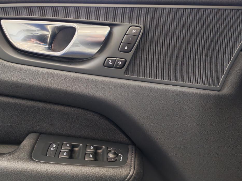VOLVO XC60 2021
