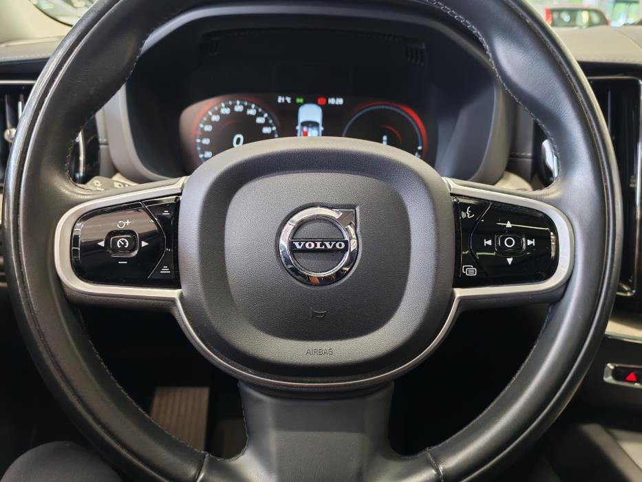 VOLVO XC60 2021