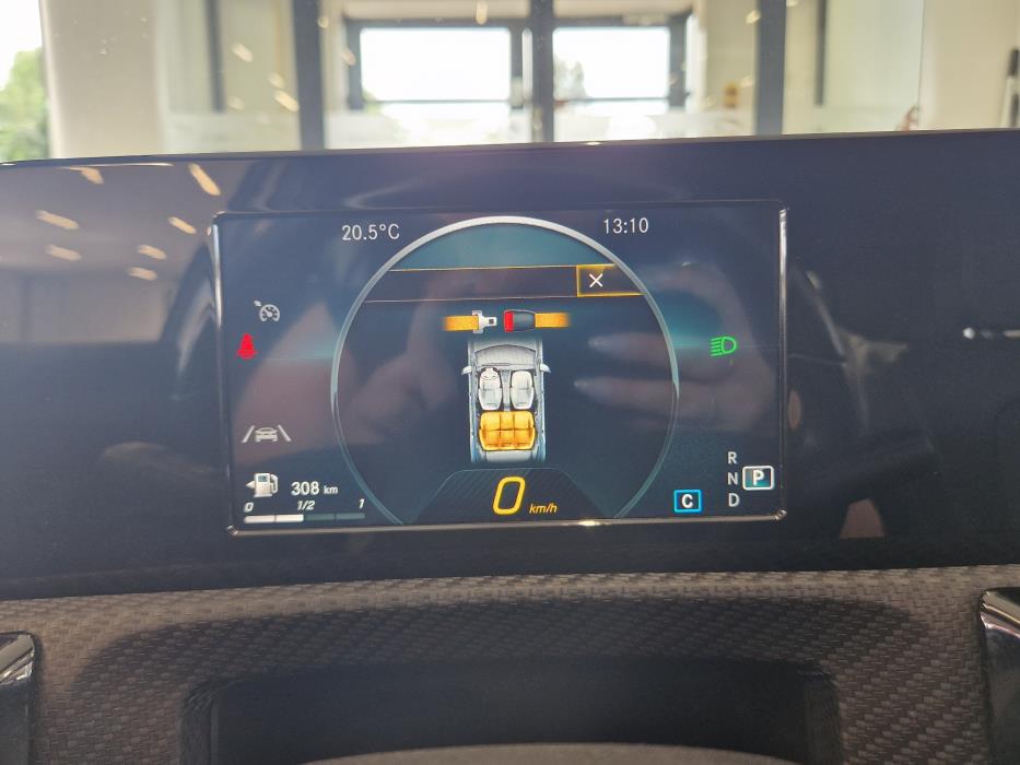 MERCEDES-BENZ A 2021