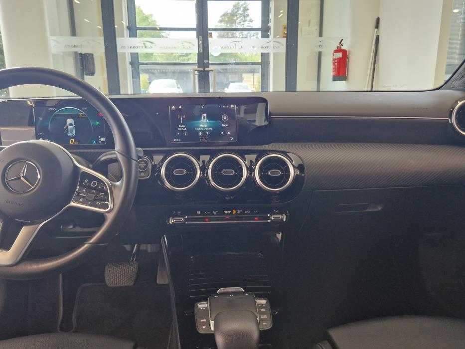 MERCEDES-BENZ A 2021