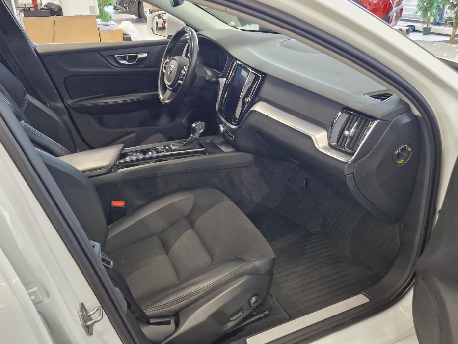 VOLVO V60 2020