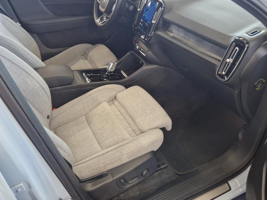 VOLVO C40 2024