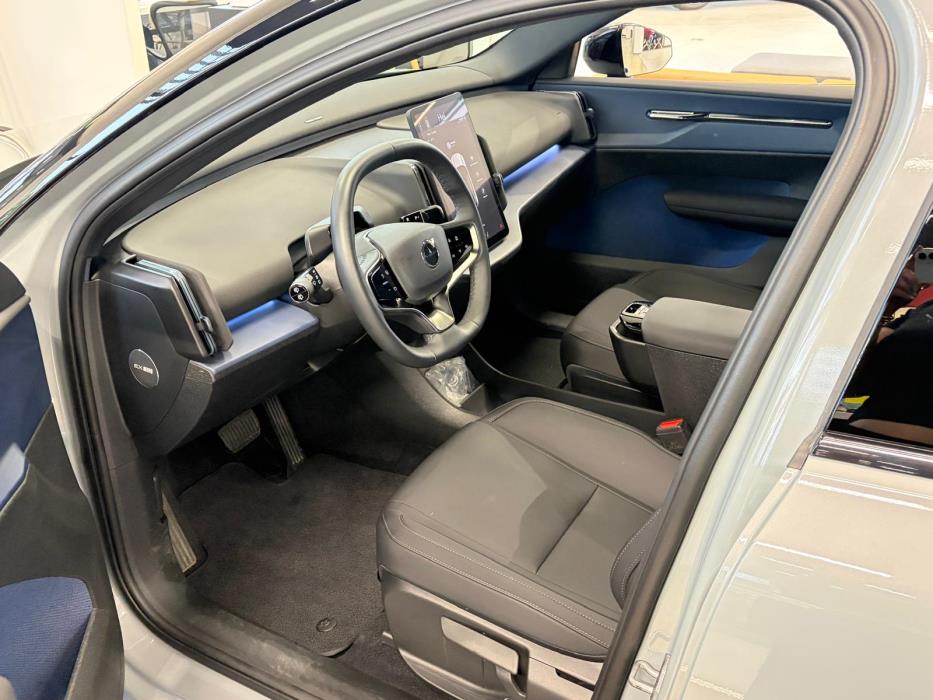 VOLVO EX30 2024