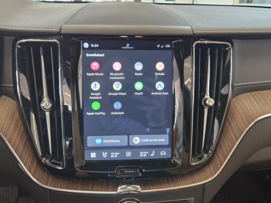 VOLVO XC60 2022