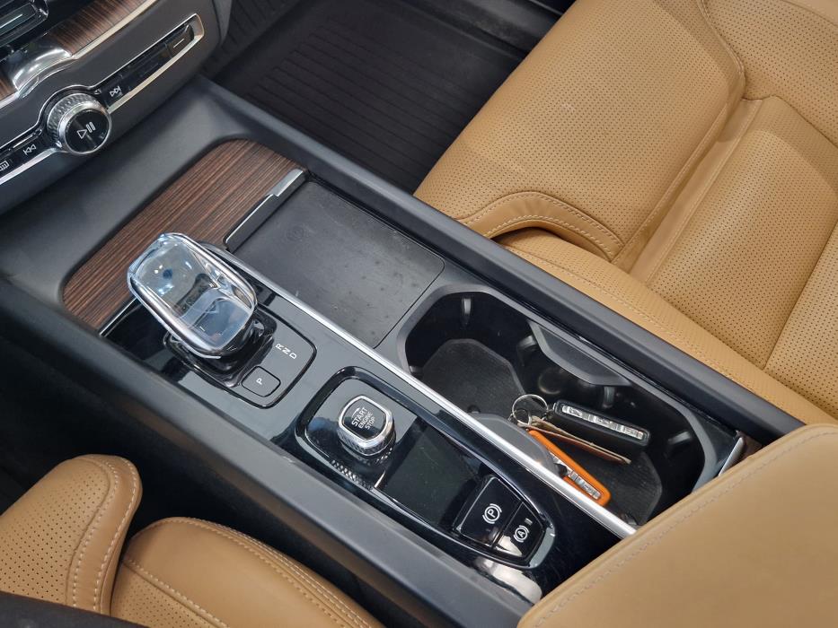 VOLVO XC60 2022