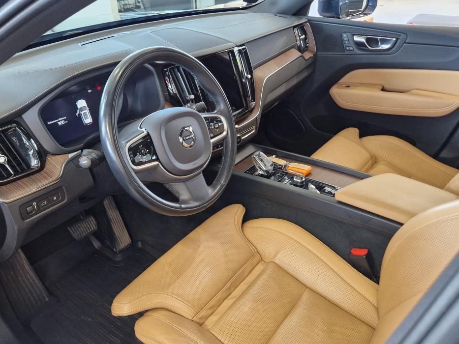 VOLVO XC60 2022