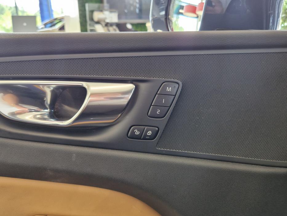 VOLVO XC60 2022