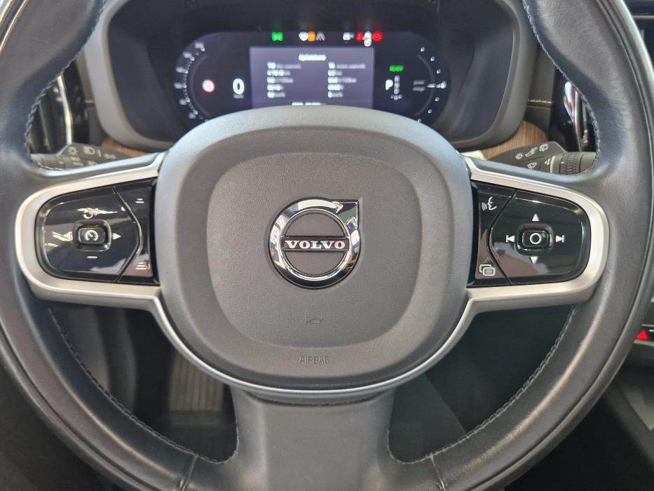 VOLVO XC60 2022