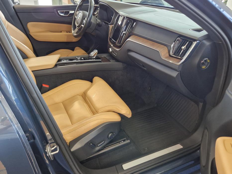 VOLVO XC60 2022
