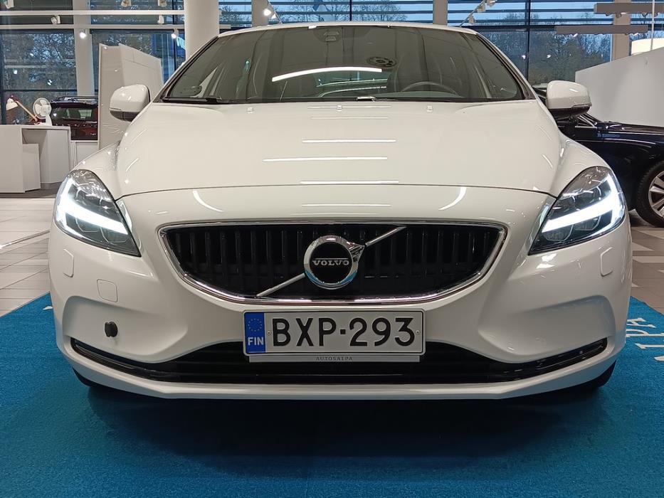 VOLVO V40 2019