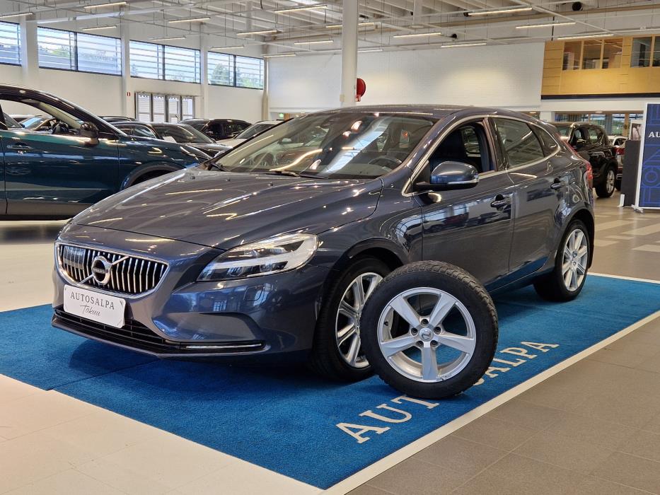 VOLVO V40 2018