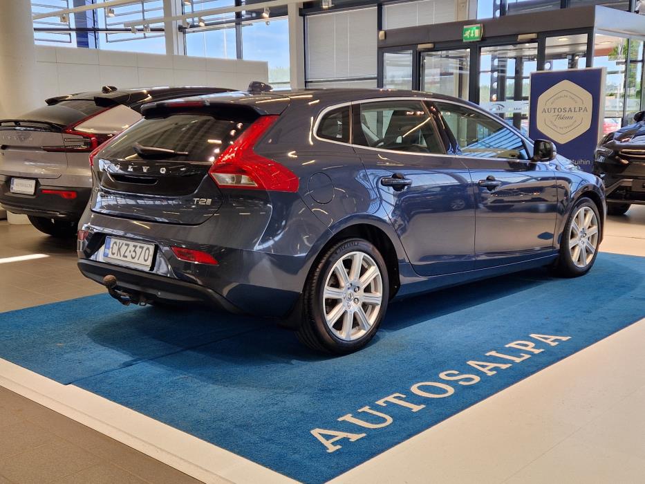 VOLVO V40 2018