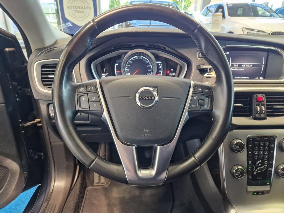 VOLVO V40 2018