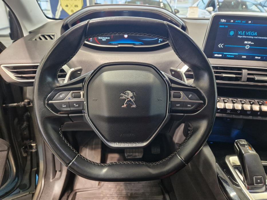 PEUGEOT 5008 2018