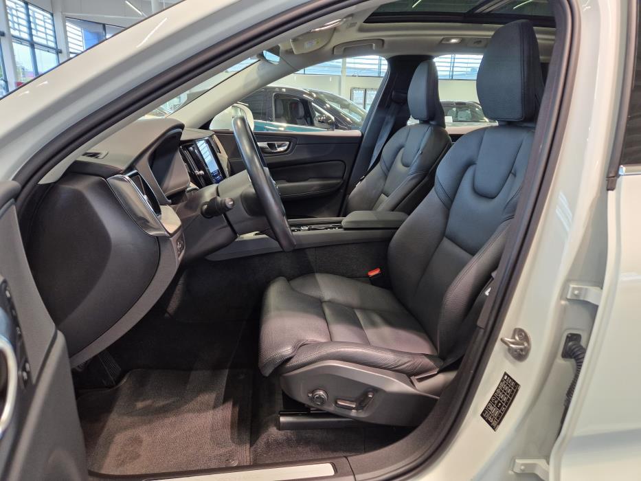 VOLVO XC60 2022