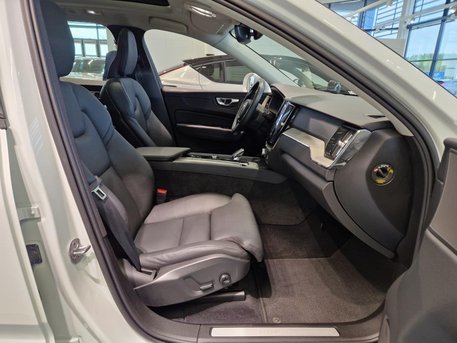 VOLVO XC60 2022