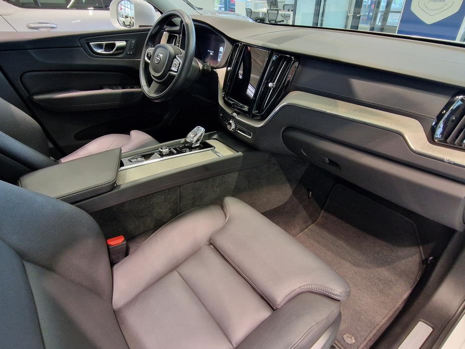 VOLVO XC60 2022
