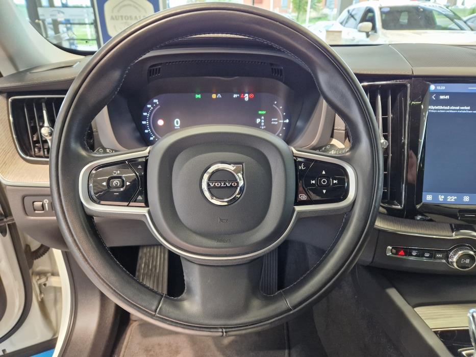 VOLVO XC60 2022