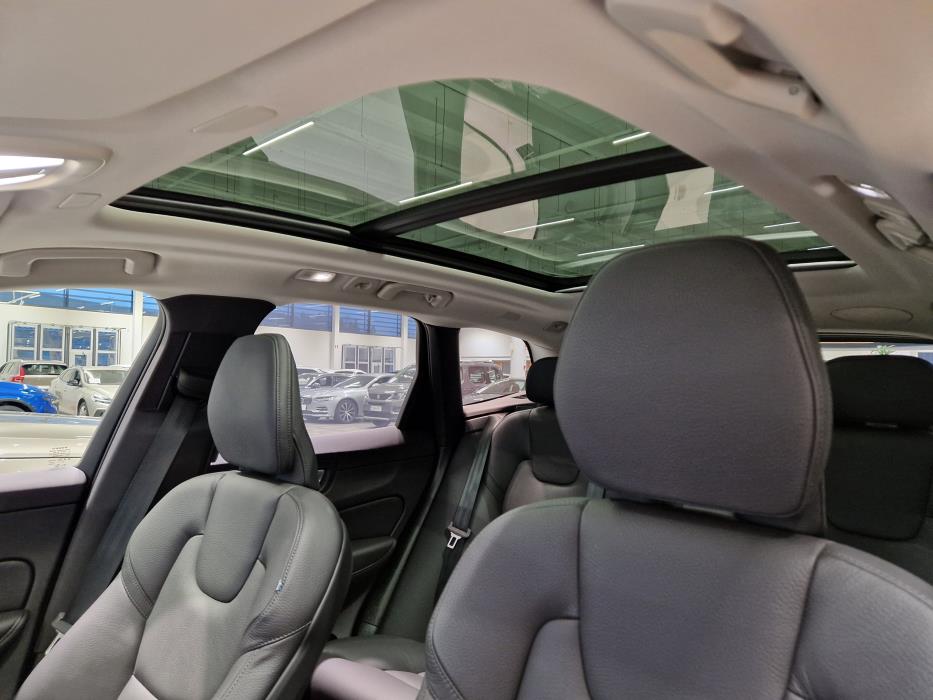 VOLVO XC60 2025