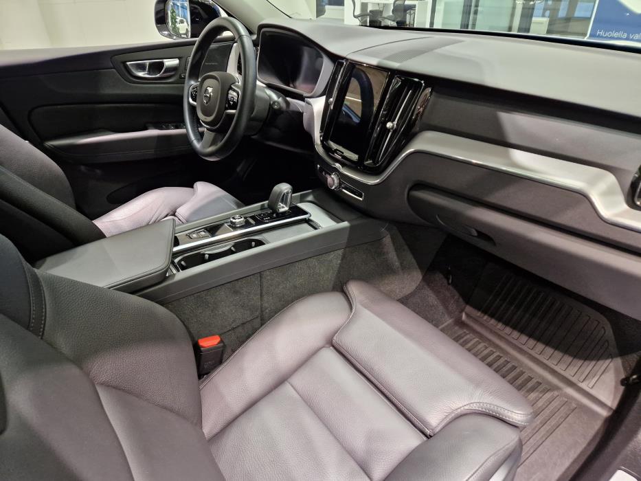 VOLVO XC60 2025