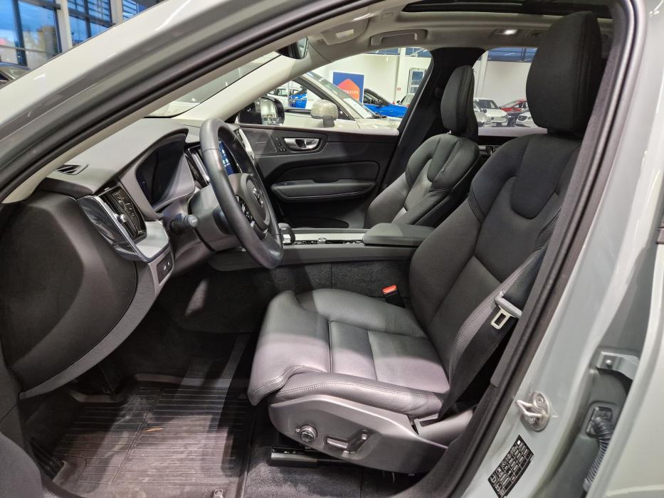 VOLVO XC60 2025