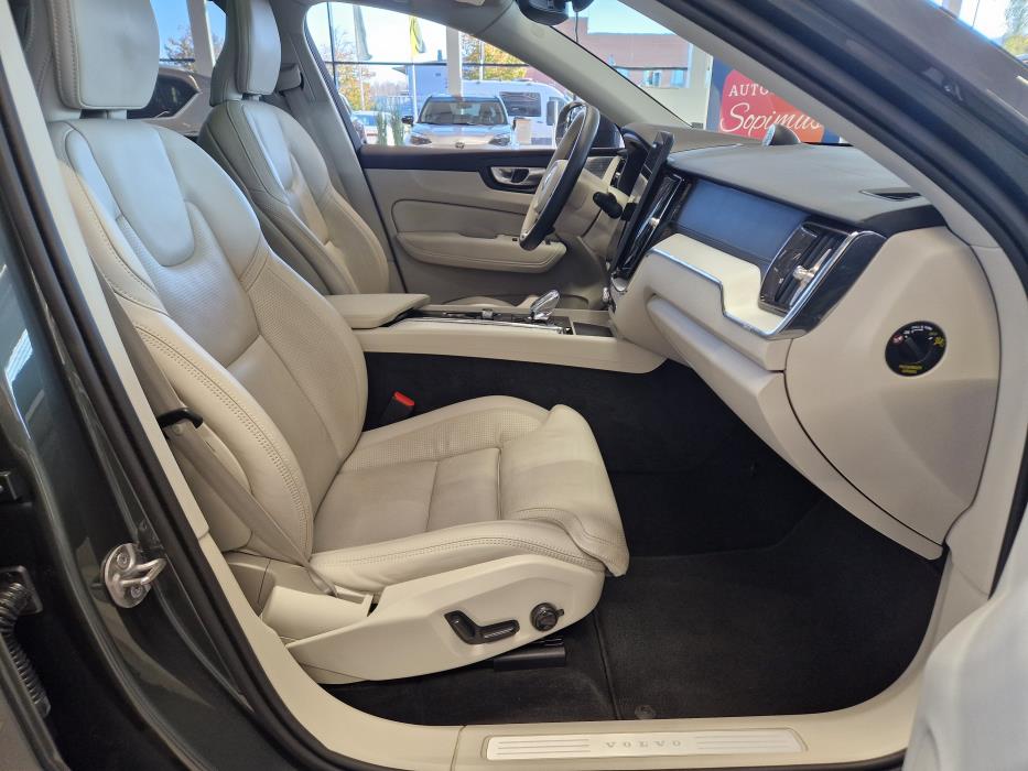 VOLVO XC60 2026