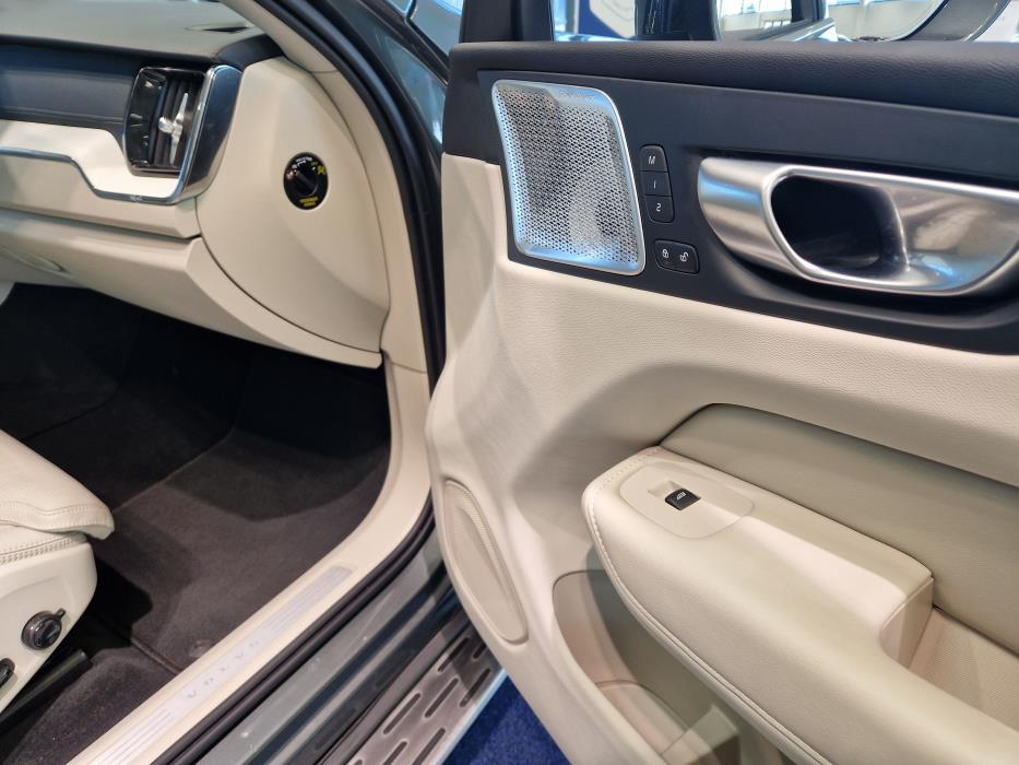 VOLVO XC60 2026